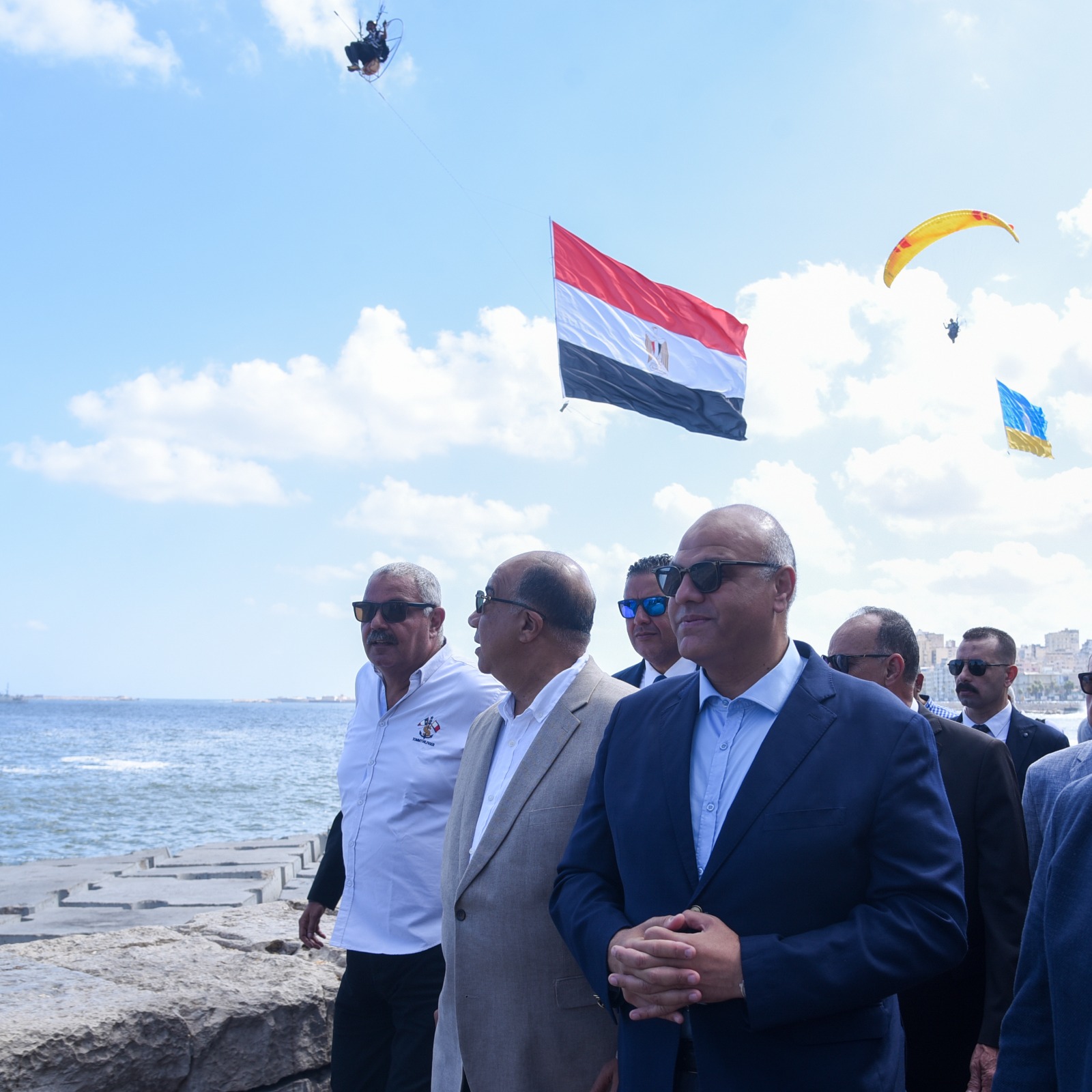إعلان جوي فوق الشاطئ